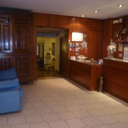Hostal Pirineos Барбастро Экстерьер фото