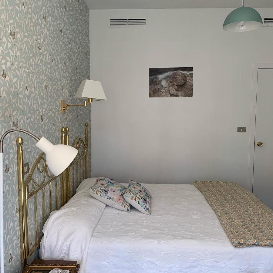 Hostal Pirineos Барбастро Экстерьер фото