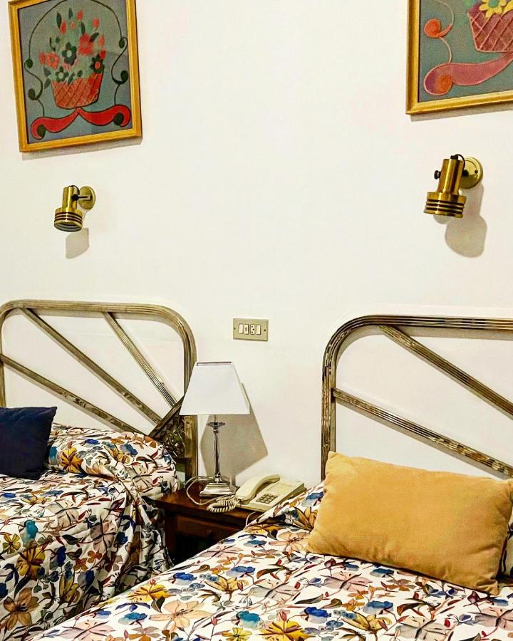 Hostal Pirineos Барбастро Экстерьер фото