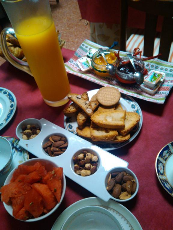 Hostal Pirineos Барбастро Экстерьер фото