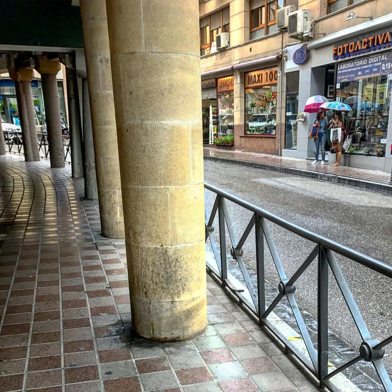 Hostal Pirineos Барбастро Экстерьер фото